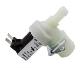 Electroválvula de plástico blanco tipo lavarropas, con dos conectores para manguera (entrada y salida de agua) y dos terminales eléctricos tipo pala en un costado.